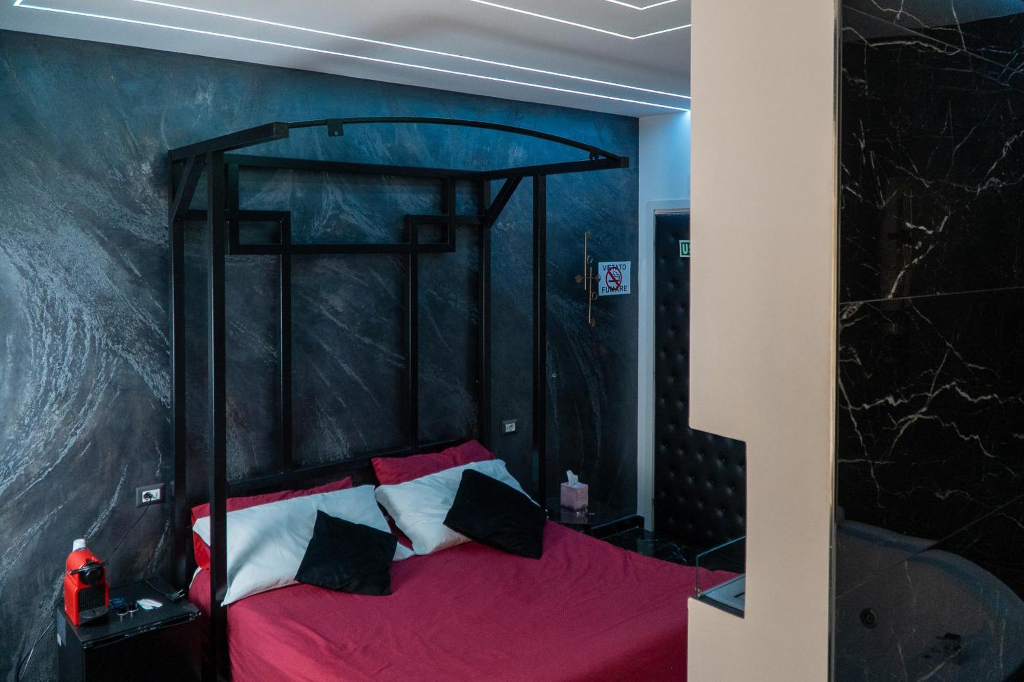 Suite Luxury Bdsm Rom Exteriör bild