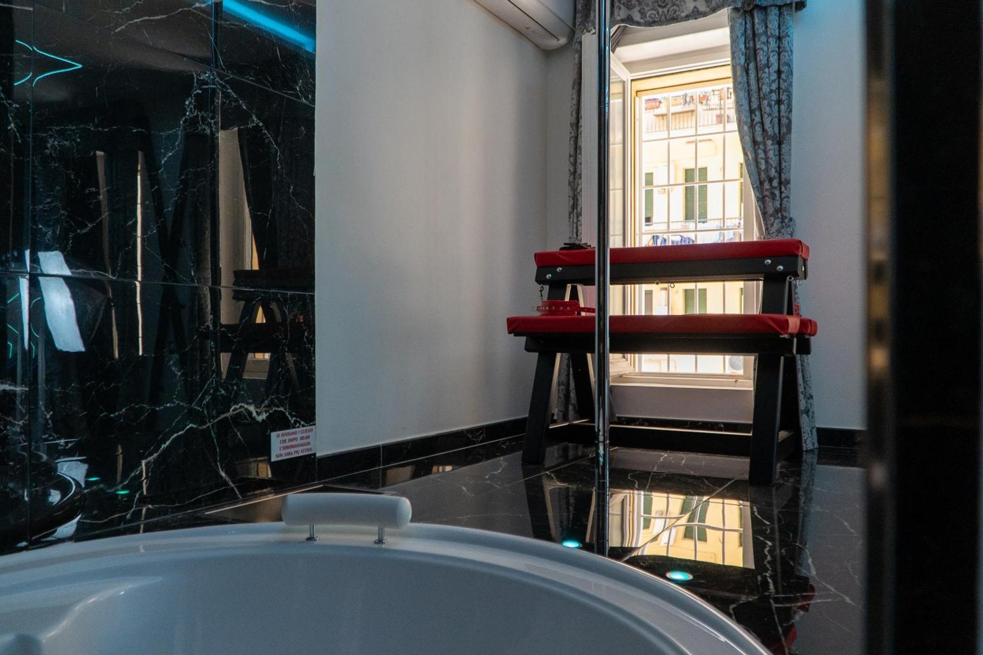 Suite Luxury Bdsm Rom Exteriör bild